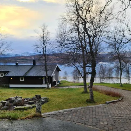 Great House With Amazing Location!!sea & Mountain View! Сasa de vacaciones Kvaloya